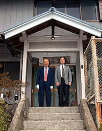 松谷医院前にて