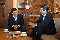 (左)榎本さん(右)仁坂知事