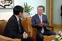 左 仁坂知事 右 島社長