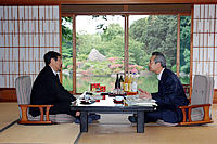 左 仁坂知事　右 中野社長