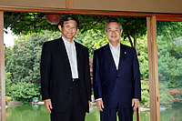 左 仁坂知事　右 中野社長