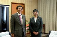 美山村森林組合の寒川組合長さんと仁坂知事
