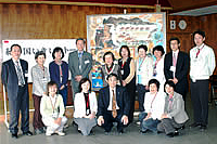 新宮市観光ガイドの会関係者の皆さんとのトークの様子