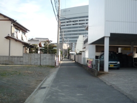 直進してください