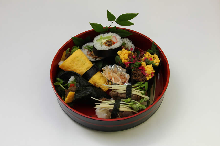 シカ肉バラエティー寿司の画像