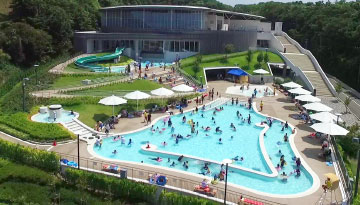 秋葉山公園県民水泳場の写真