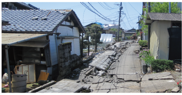 熊本地震で倒壊したブロック塀
