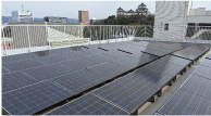 屋上に設置した太陽光発電設備の画像