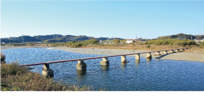 富田川の潜水橋の写真