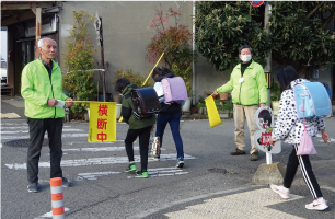 登下校の見守り活動の写真