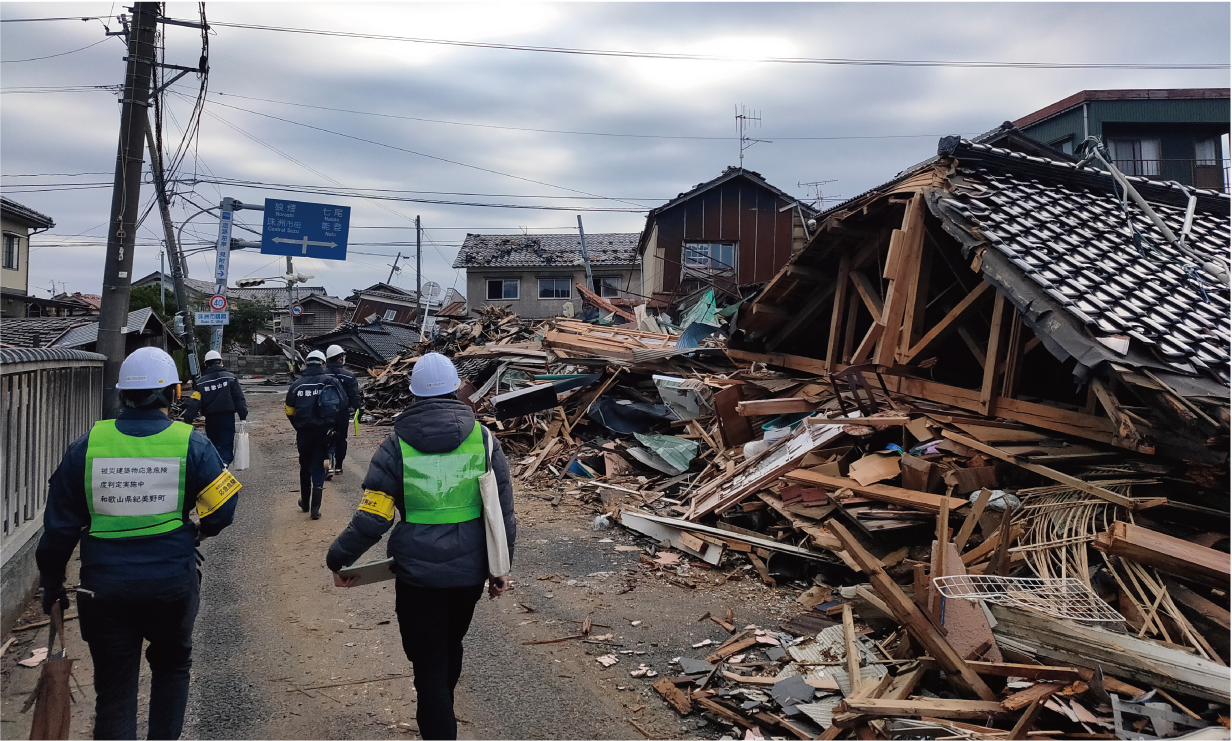 能登半島地震後の被災地の写真