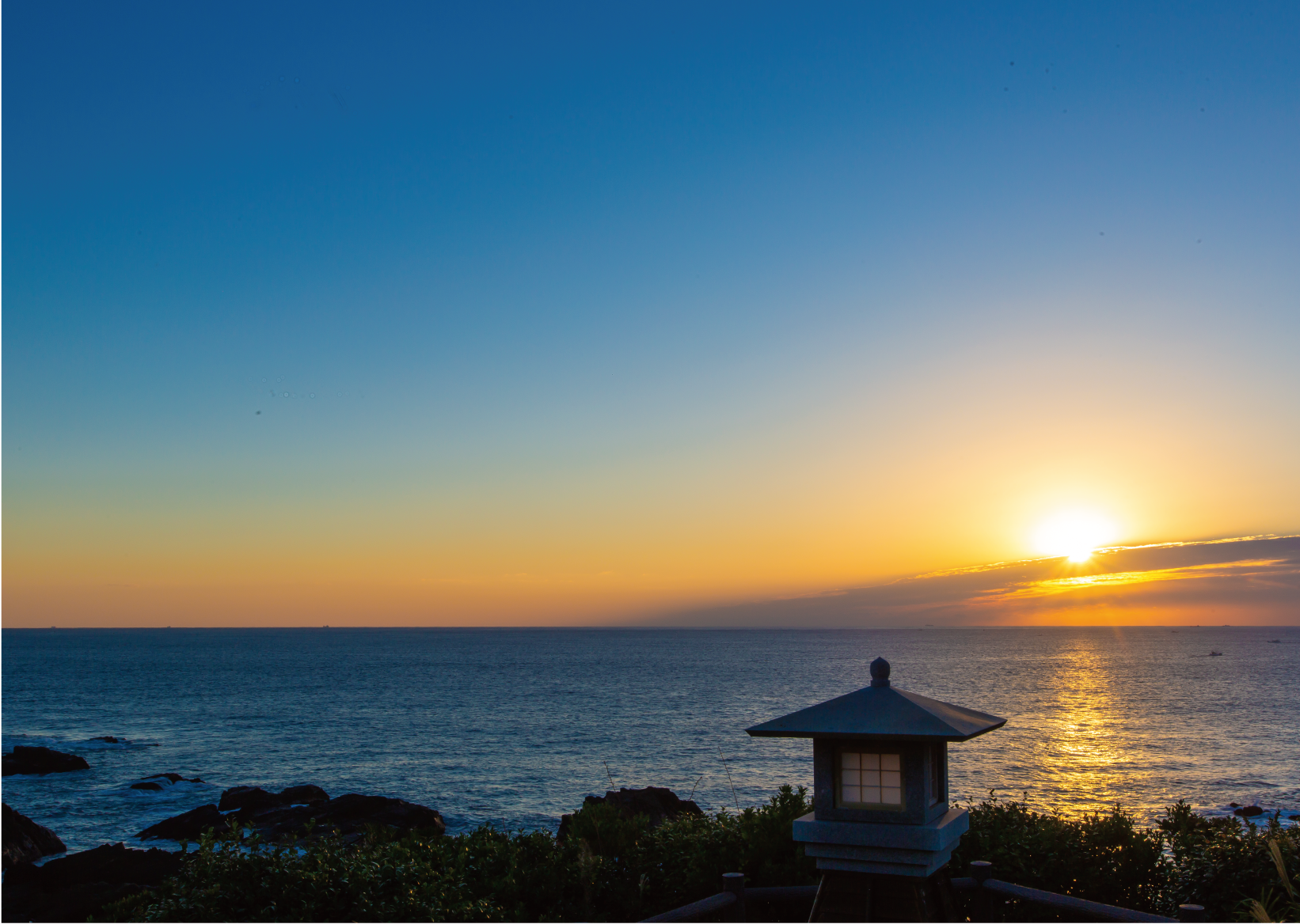 太地町燈明崎より望む朝日