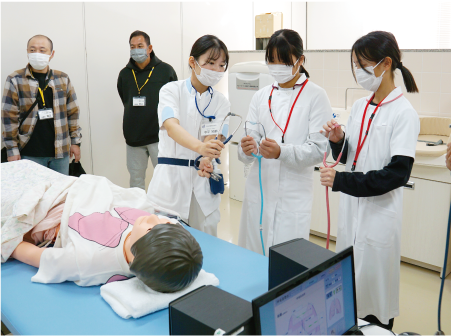小学生向けイベント「ジュニアナーシングスクール」の画像