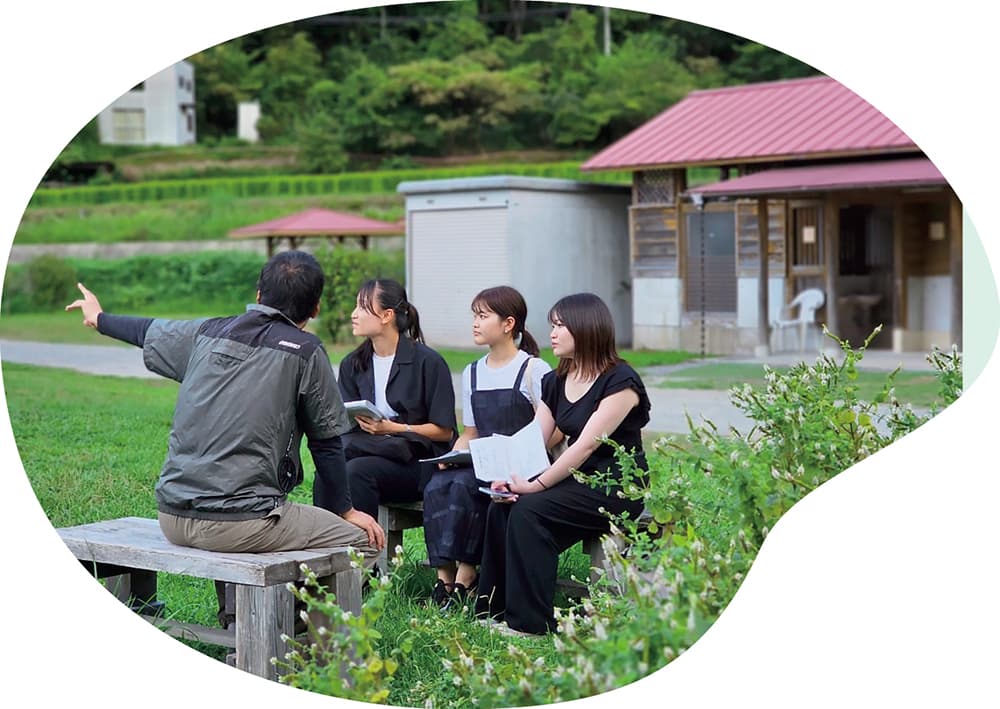 写真：地域と学生の交流の様子