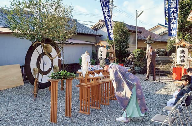 鹽竈神社のせみ祭りの様子