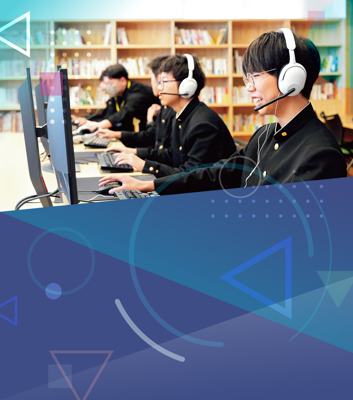 写真：PCに向かう学生の皆さん