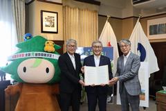 株式会社西尾家具工芸社との企業の森調印式