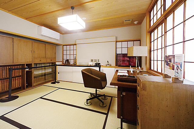 有吉佐和子の功績を伝える記念館。有吉邸の内観。