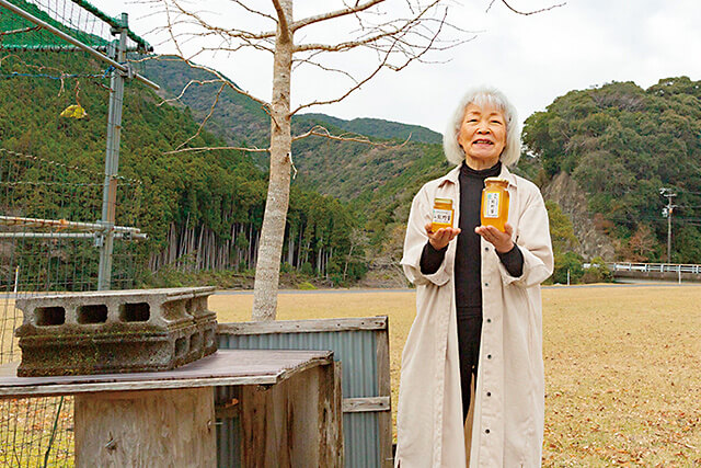 南紀熊野蜜を持つ髙田さん