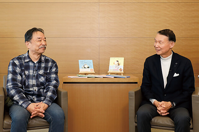 対談中のはせがわゆうじ氏と岸本和歌山県知事