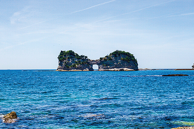 白浜のシンボル円月島