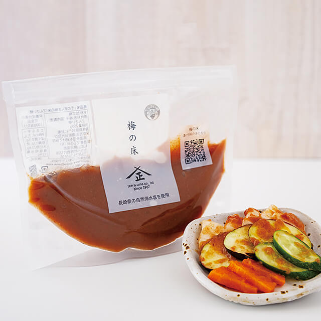 “そのまんま梅の床”とそれを和えた野菜