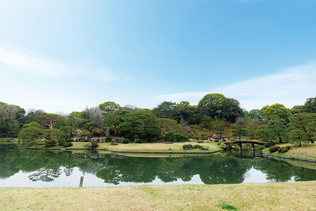 対談が行われた「六義園」(東京都文京区)の庭「八十八境」