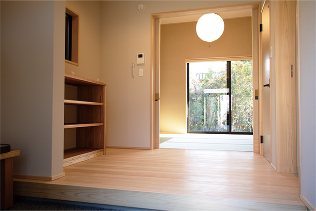 床やドアなど内装にも紀州材を使用した宿泊施設