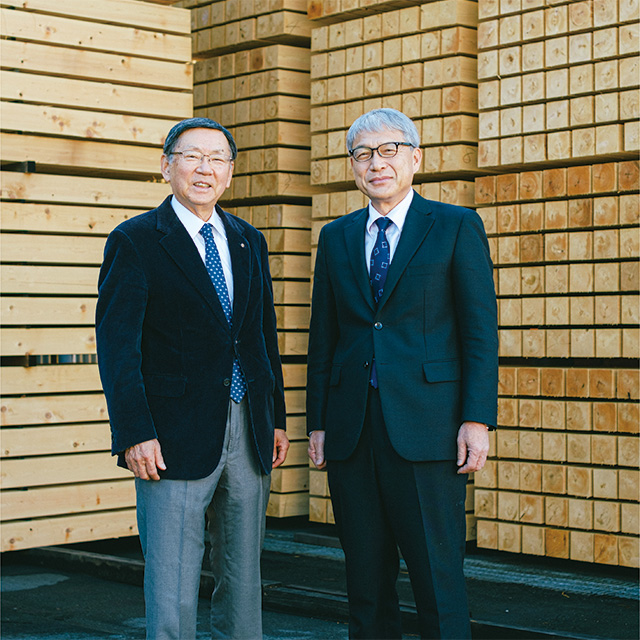 横に並んで立つ株式会社山長商店　代表取締役会長 榎本 長治氏と宮﨑知事知事