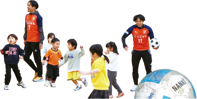 地域活動の一環として行われたサッカーを通じた交流の様子