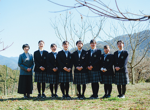 高校生 × 地域活動及び商品開発プロジェクト りら創造芸術高等学校「りらファクトリー」のメンバーたち