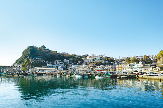 「聖地リゾート! 和歌山」のイメージ。雑賀崎の海辺