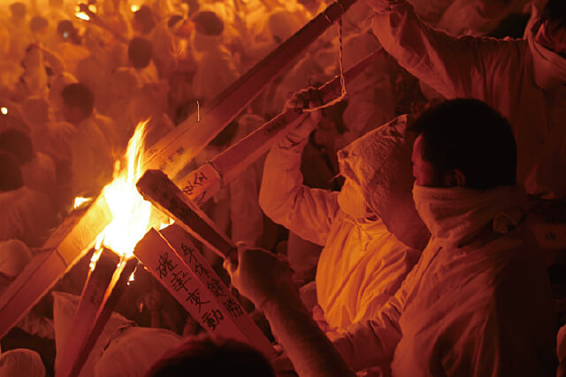 御燈祭りの様子