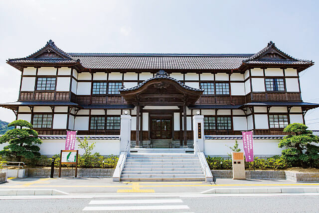 国の重要文化財の和歌山県議会の議事堂