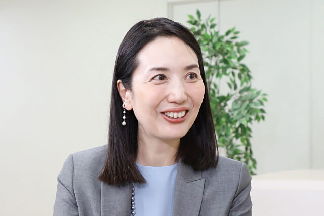 対談中の粟飯原理咲氏