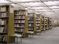 和歌山県立図書館閲覧室（基本図書コーナー）