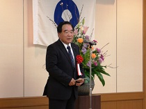 服部県議会副議長の写真