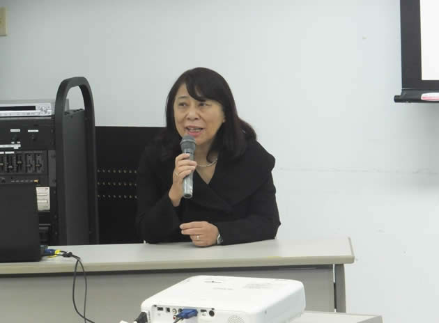 藤原優子さんの講演の写真