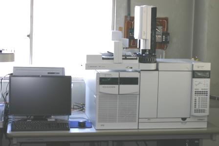 ガスクロマトグラフタンデム質量分析装置の写真