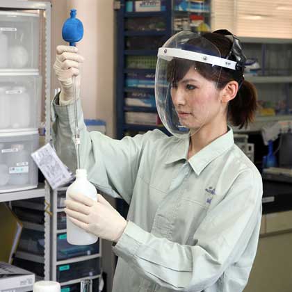 小西化学工業株式会社(和歌山市)坂田 和歌子さん 30歳の写真