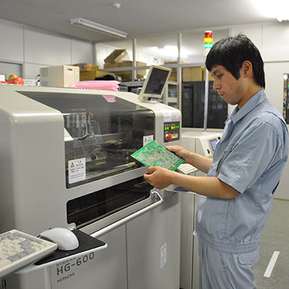 阪和電子工業株式会社（和歌山市）安達　喜臣さん　31歳の写真