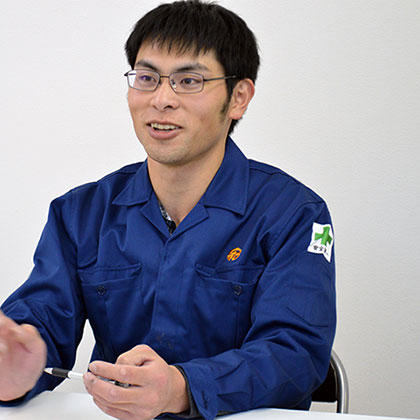 広和株式会社　マリンシステム部　広川工場（広川町）上山　翔平さん　25歳の写真