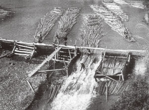 河川を活用した木材の輸送(鉄砲ぜき)の写真
