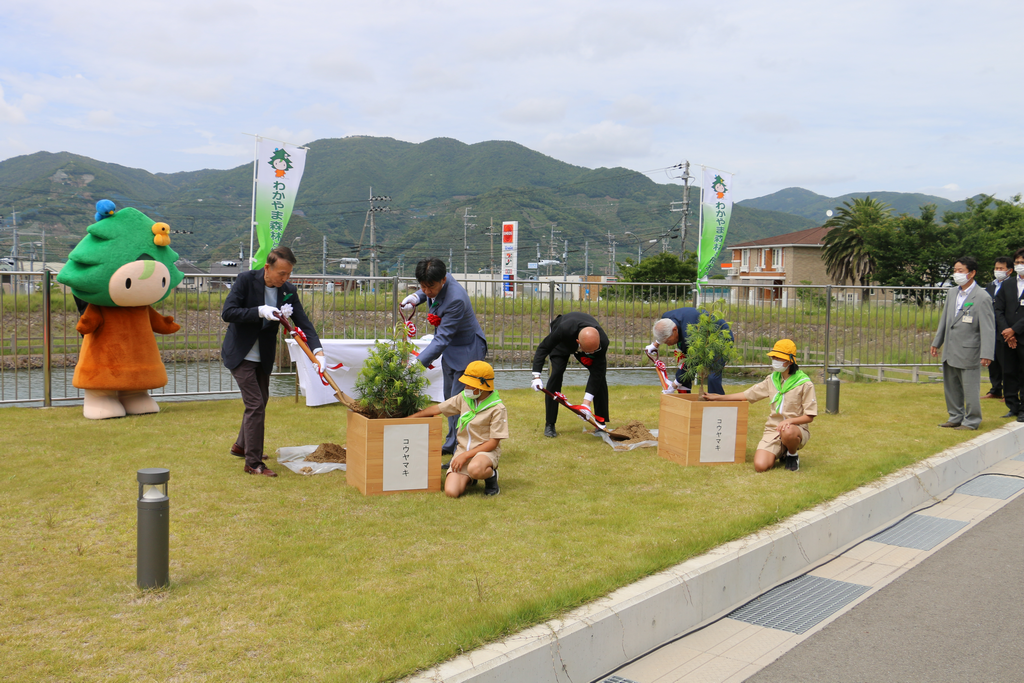 記念植樹の様子