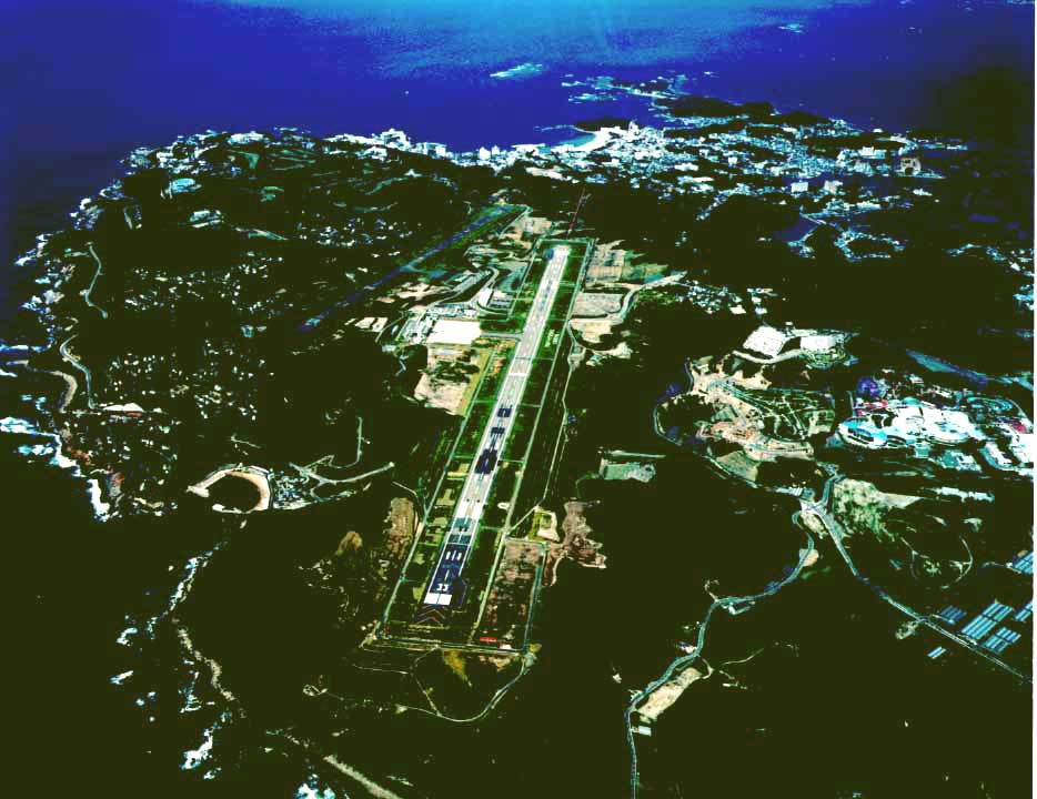 空から見た南紀白浜空港の写真