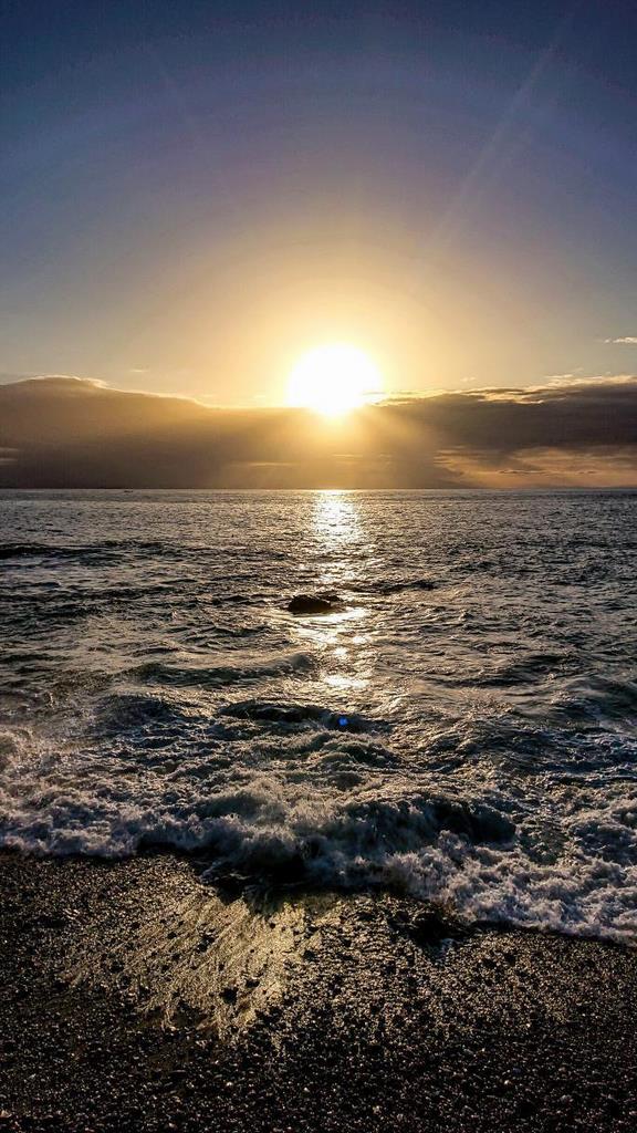 白崎海岸と夕日の画像