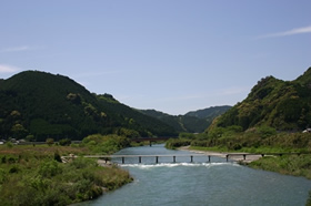 潤野潜水橋の画像