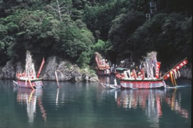 河内祭りの舟渡御の画像