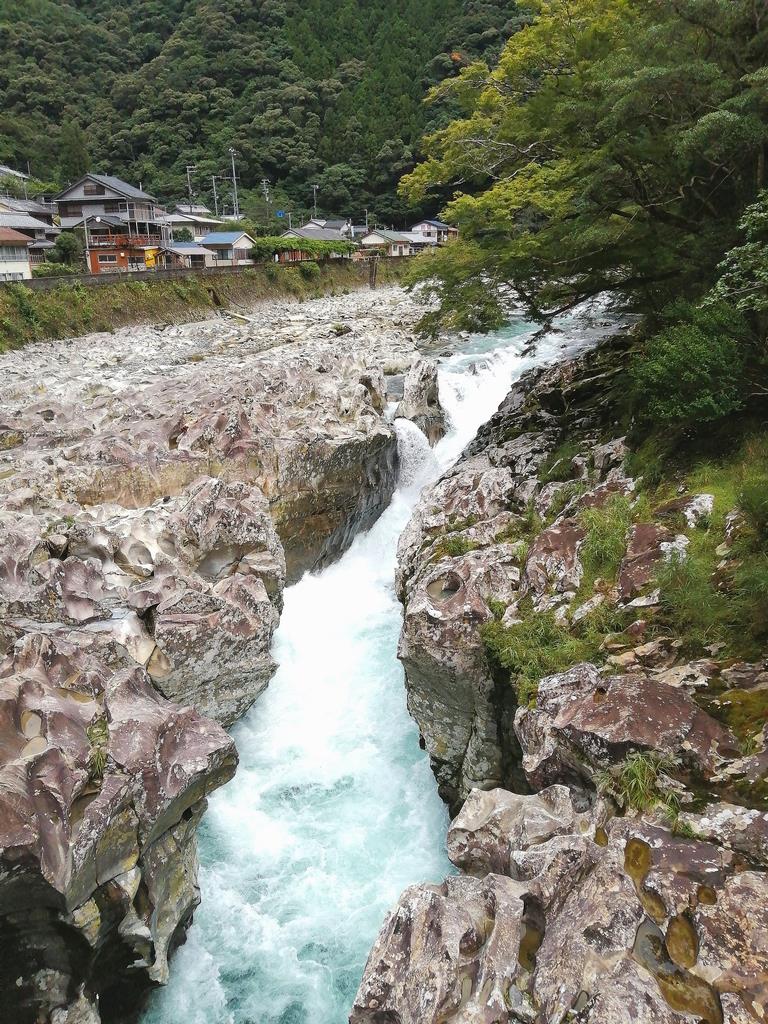 滝の拝の滝上から①