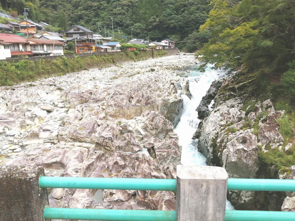 滝ノ拝の滝上から②